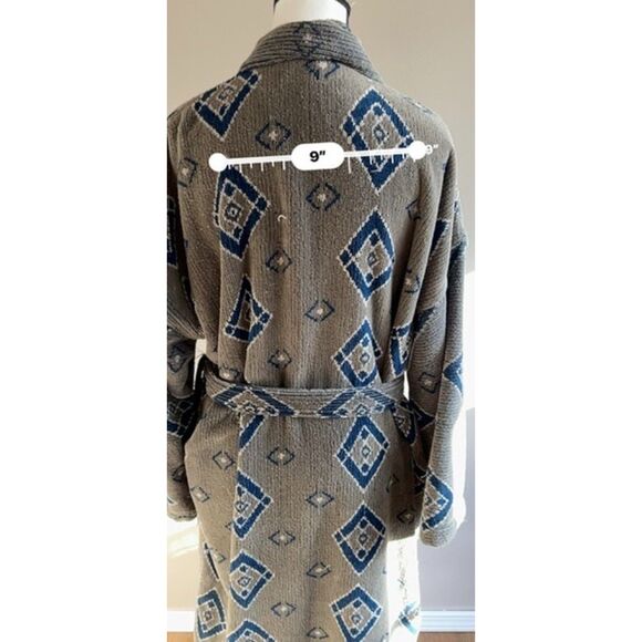 Aztec print robe in gray, white and blue. Size L(M), XL(W). - Picture 3 of 6